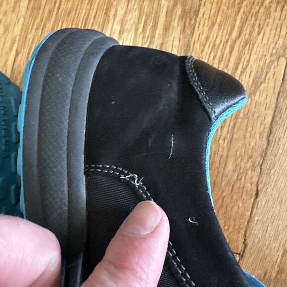 SAS SPORTY WOMEN’s SZ 9 M BLACK tennis Shoe Woth Blue Soles - 107 - Picture 10 of 16